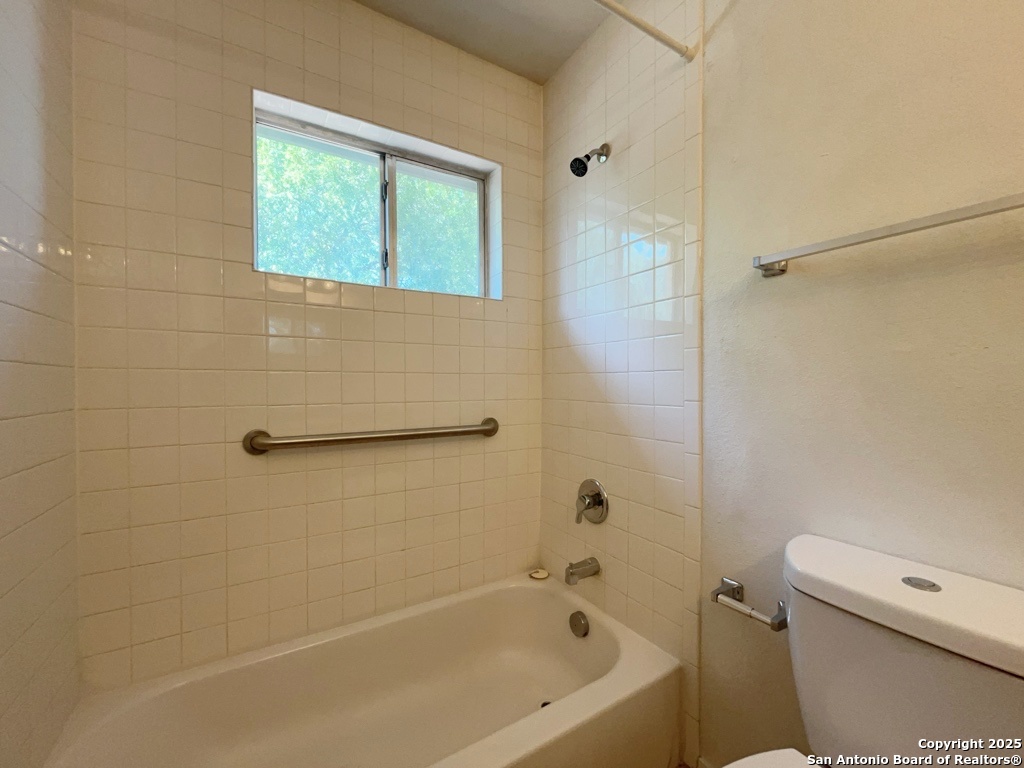 2802 Lasses Boulevard, Unit 42 San Antonio, TX 78223 - Photo 23 of 33 a bathroom with a bathtub and a toilet