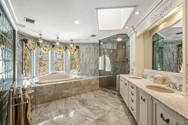$3,998,000 | 8 Forest Court, Syosset, NY 11791