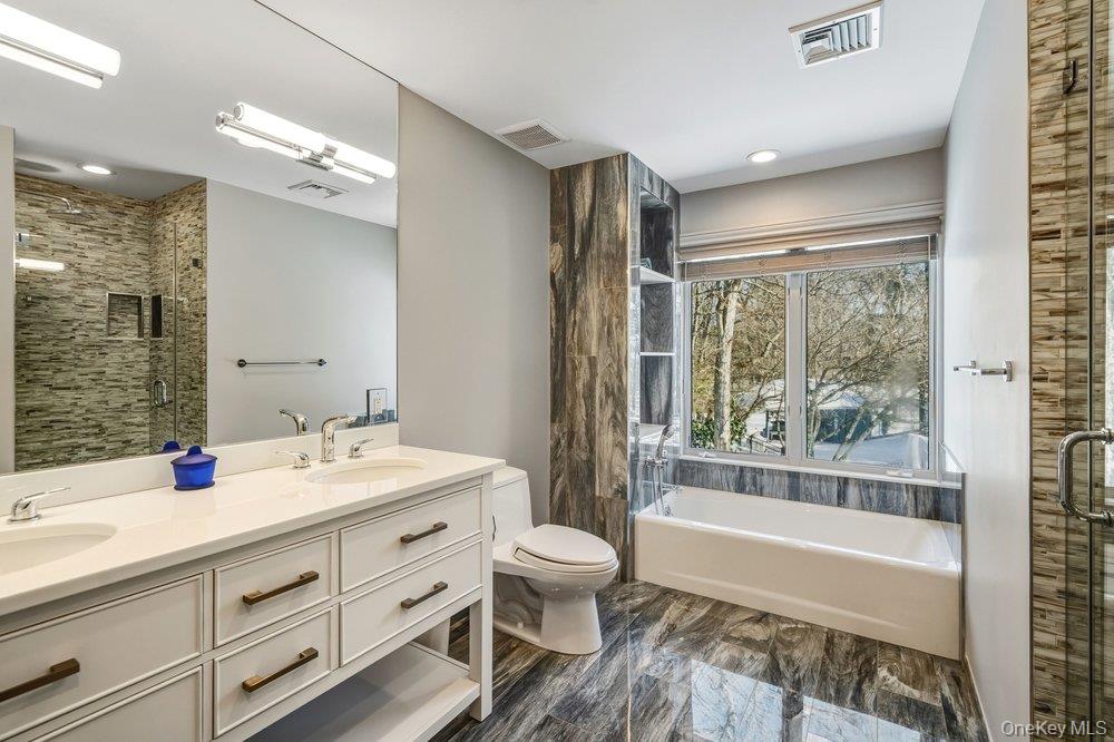 8 Forest Court Syosset, NY 11791 - Photo 20 of 40 View of full bath on second level