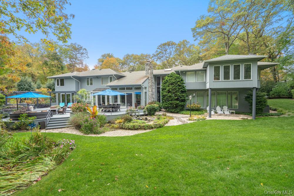 8 Forest Court Syosset, NY 11791 - Photo 26 of 40 Partial View of expansive yard and back of the house