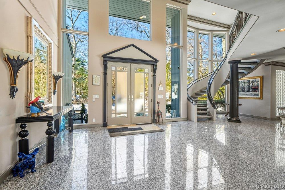 8 Forest Court Syosset, NY 11791 - Photo 3 of 40 View of entry with soaring ceilings and light filled rooms