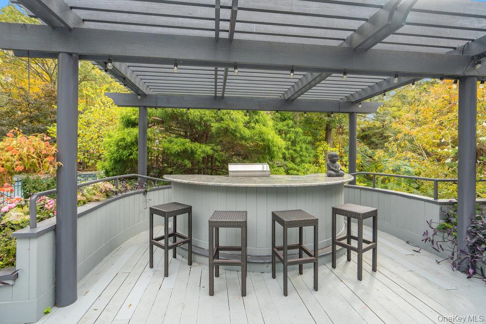 8 Forest Court Syosset, NY 11791 - Photo 34 of 40 View of seating area on deck
