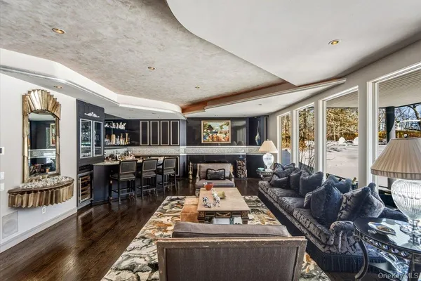 $3,998,000 | 8 Forest Court, Syosset, NY 11791