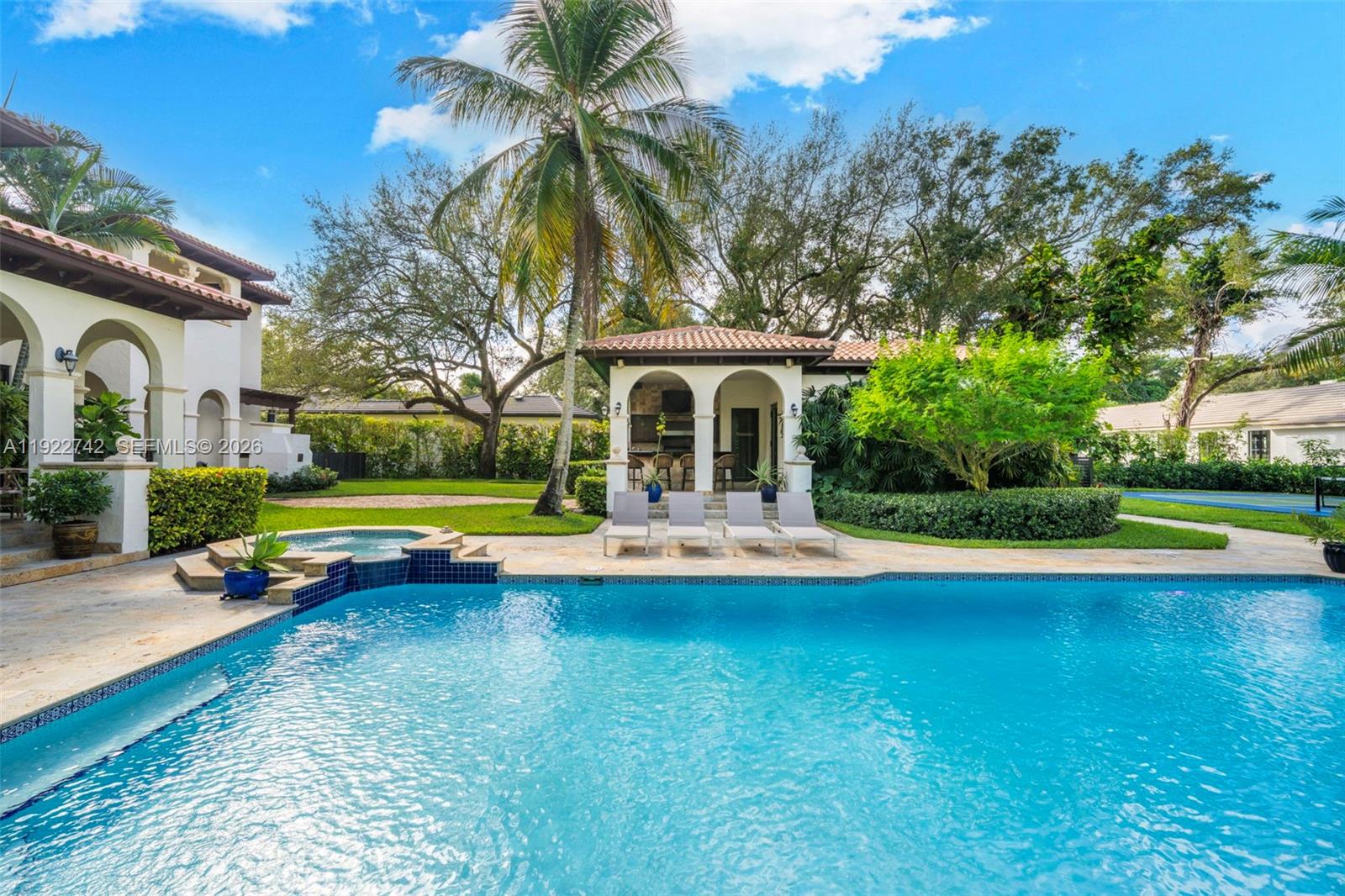 8800 Southwest 57th Avenue Pinecrest, FL 33156 - Photo 38 of 52