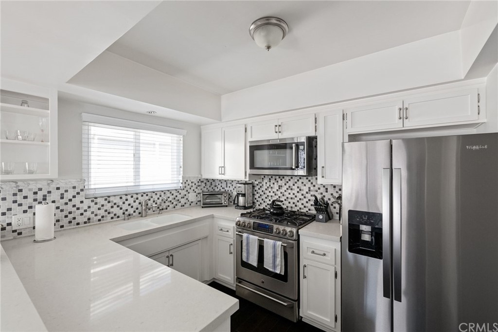 905 North Valley Drive Manhattan Beach, CA 90266 - Photo 8 of 25