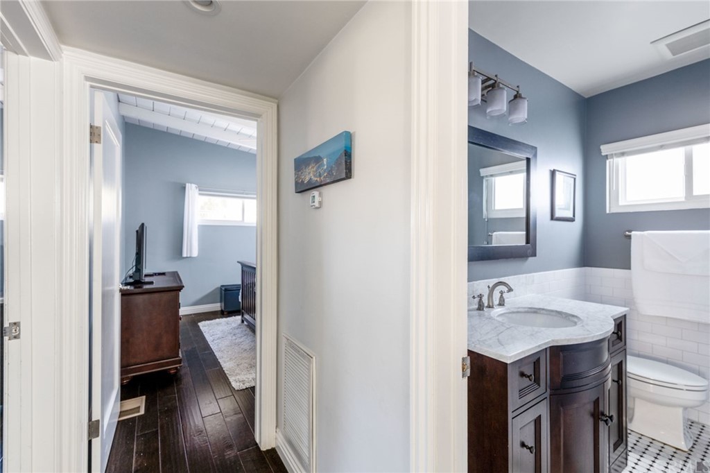 905 North Valley Drive Manhattan Beach, CA 90266 - Photo 10 of 25