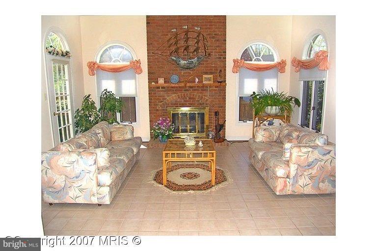 533 Post Oak Road Annapolis, MD 21401 - Photo 13 of 16 Sunroom