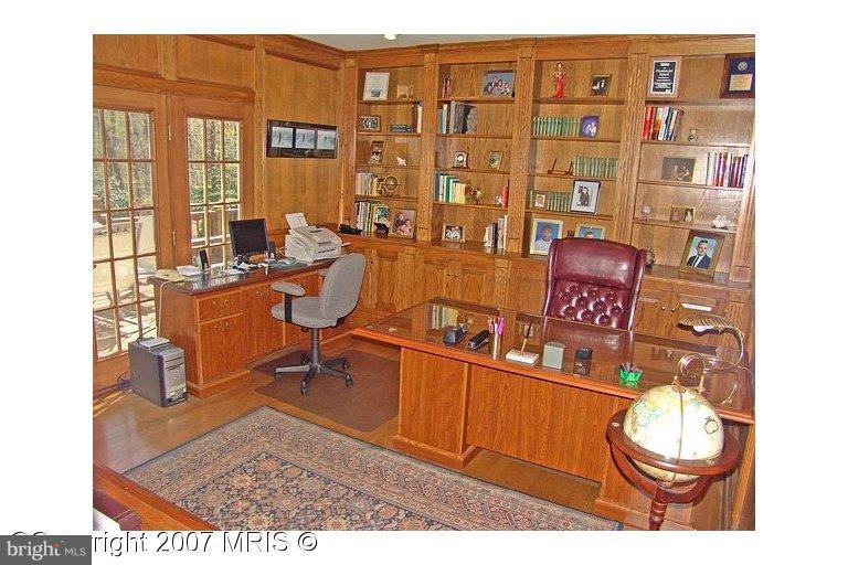 533 Post Oak Road Annapolis, MD 21401 - Photo 15 of 16 Library