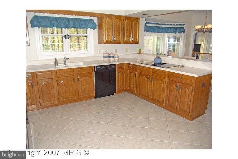 533 Post Oak Road Annapolis, MD 21401 - Photo 7 of 16 Kitchen