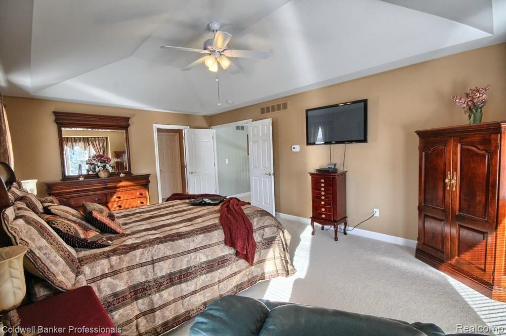 3876 Fawn Drive Rochester, MI 48306 - Photo 20 of 43 2nd view of Master bedroom
