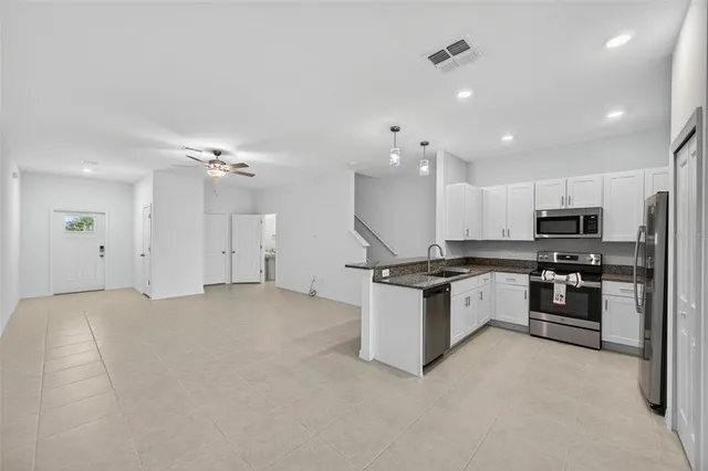 $1,975 | 10349 Trumpet Honeysuckle Way, San Antonio, FL 33576