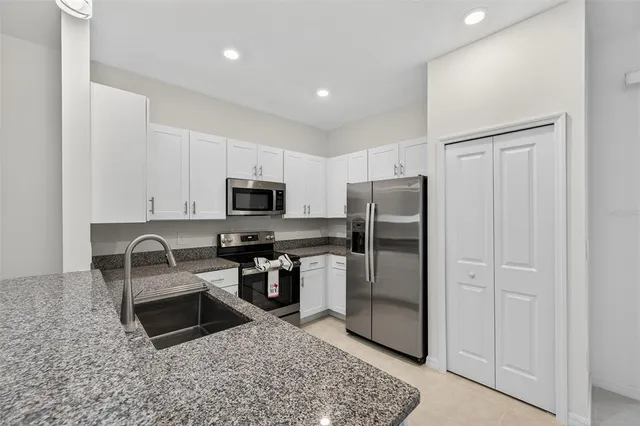 $1,975 | 10349 Trumpet Honeysuckle Way, San Antonio, FL 33576