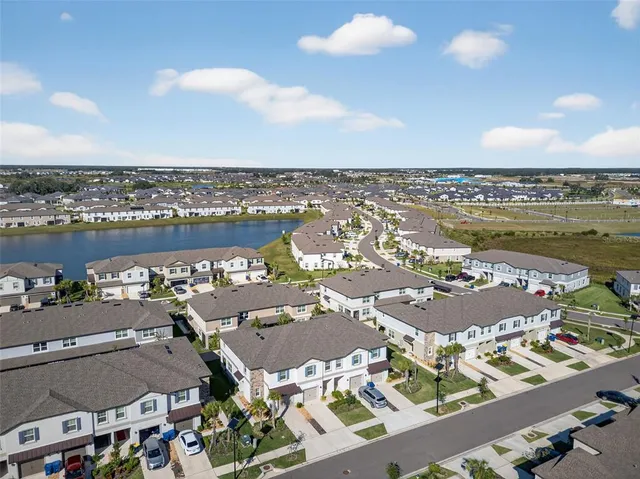 $1,975 | 10349 Trumpet Honeysuckle Way, San Antonio, FL 33576