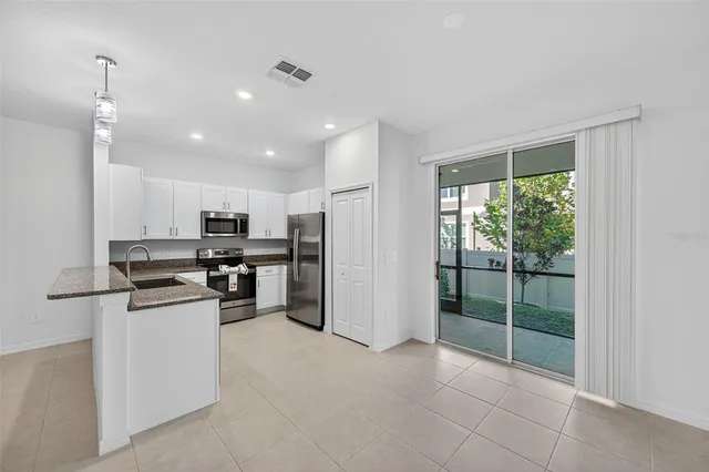 $1,975 | 10349 Trumpet Honeysuckle Way, San Antonio, FL 33576