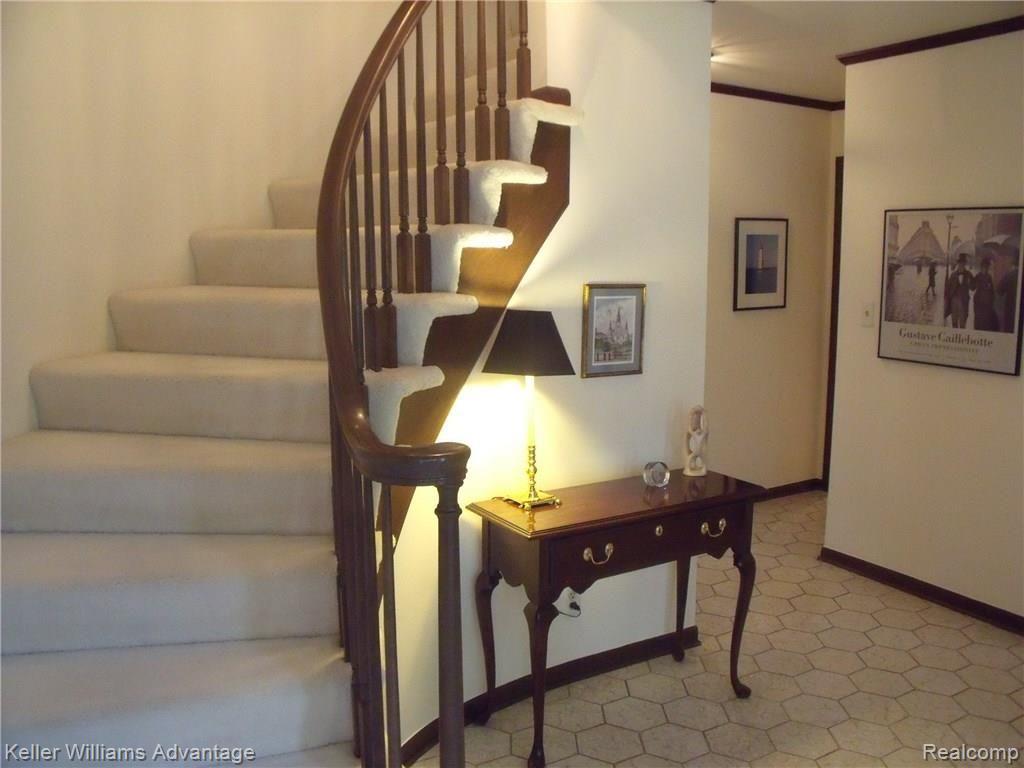 36941 Fox Run Farmington Hills, MI 48331 - Photo 5 of 49