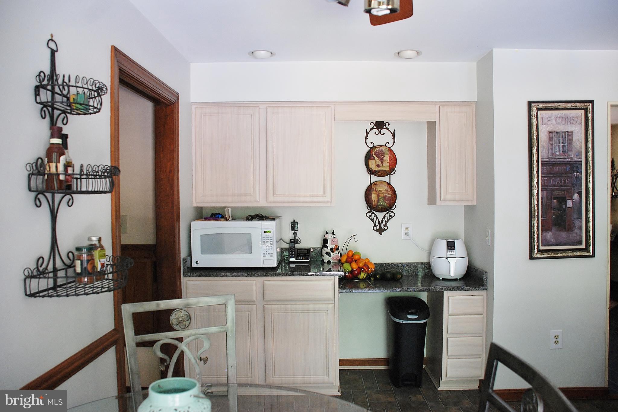 15446 Norman Road Culpeper, VA 22701 - Photo 111 of 146 Breakfast are and built in desk area