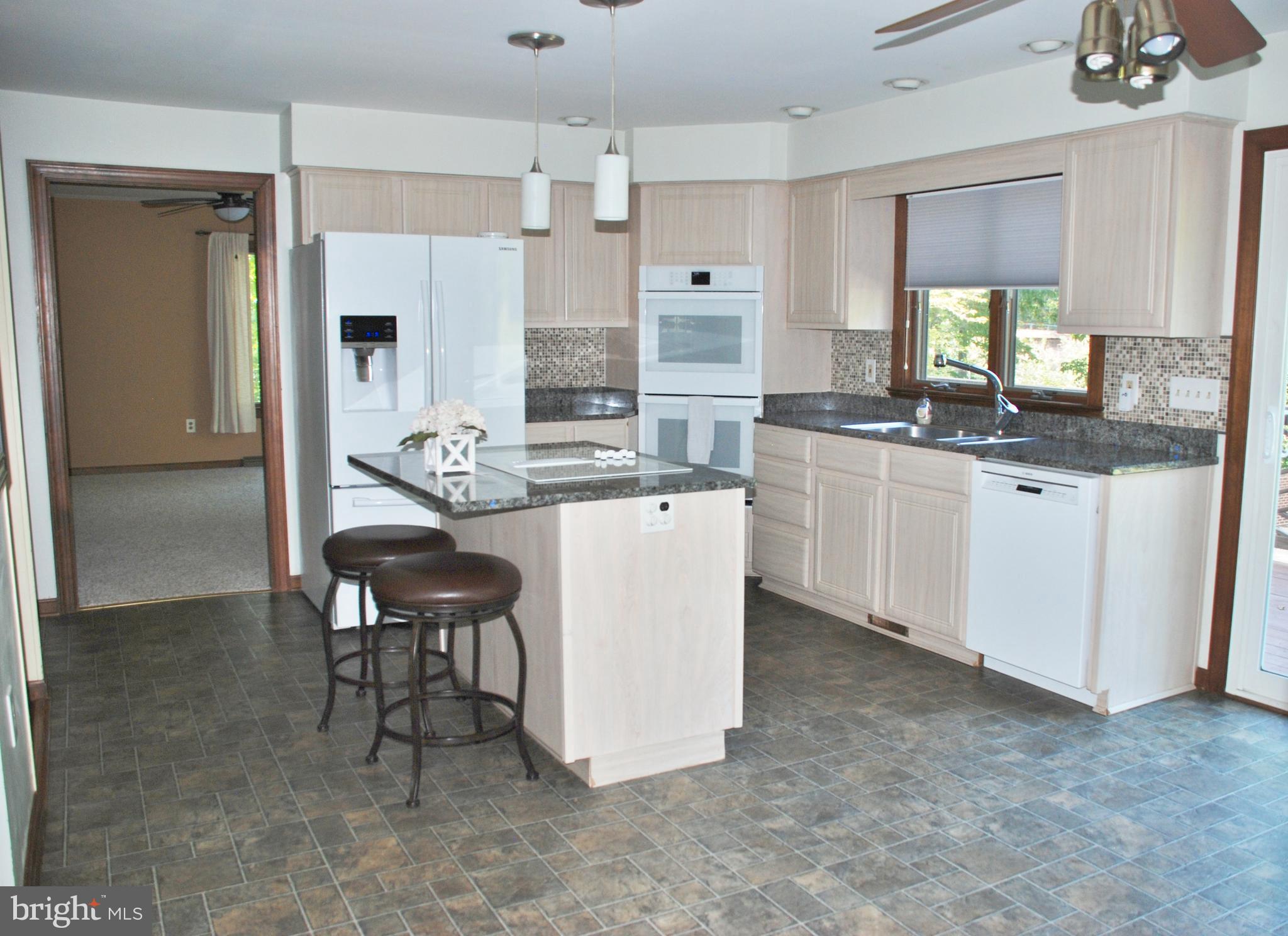 15446 Norman Road Culpeper, VA 22701 - Photo 17 of 146 Kitchen with breakfast bar