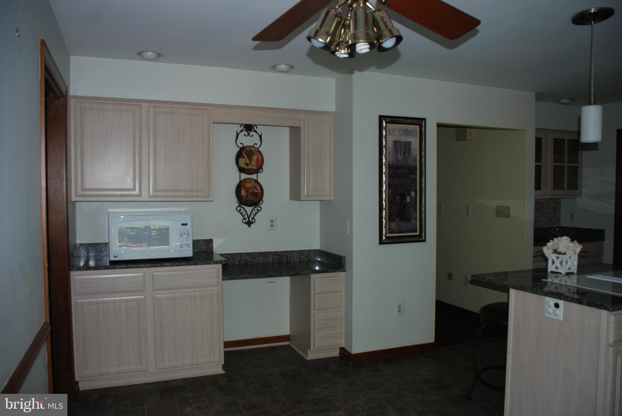 15446 Norman Road Culpeper, VA 22701 - Photo 25 of 146 Kitchen with built in desk area