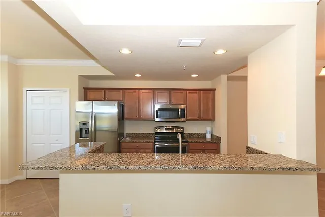 $2,400 | 9554 Trevi Court, Unit 4713, Naples, FL 34113