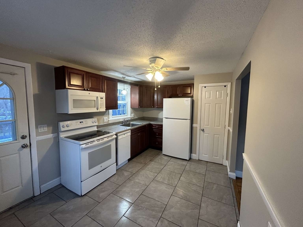 48-50 Elm Circle West Springfield, MA 01089 - Photo 3 of 13
