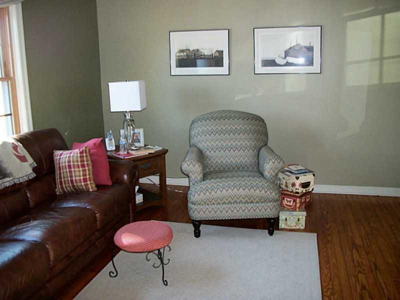 5695 Miller Road Hermitage, PA 16148 - Photo 6 of 19 Living Room.