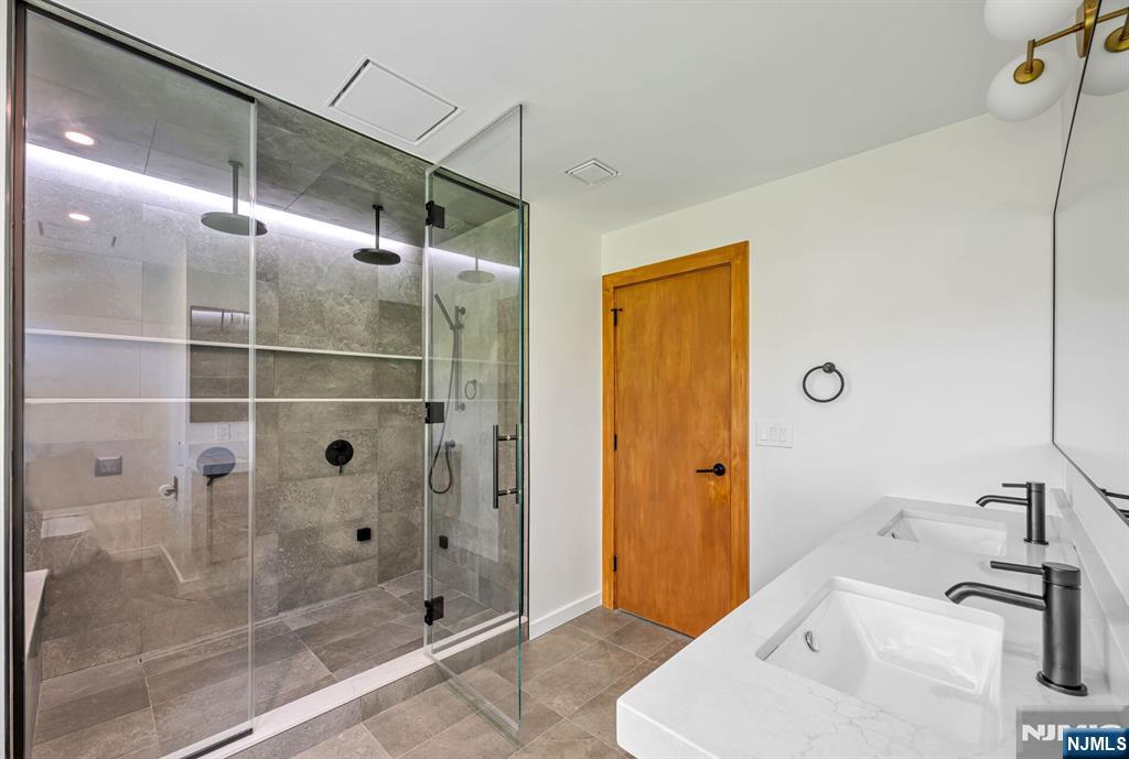 439 Summit Street Englewood Cliffs, NJ 07632 - Photo 22 of 34