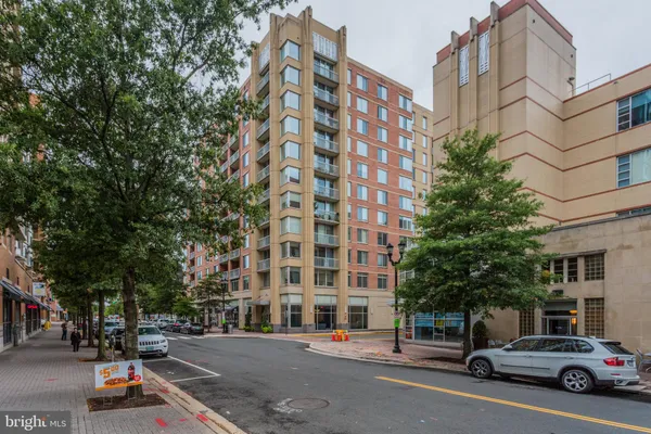$2,850 | 1020 North Highland Street, Unit 905, Arlington, VA 22201