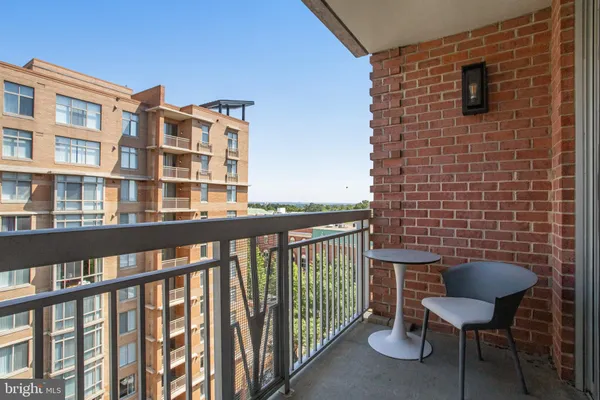 $2,850 | 1020 North Highland Street, Unit 905, Arlington, VA 22201