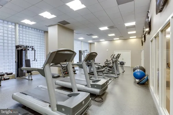 $2,850 | 1020 North Highland Street, Unit 905, Arlington, VA 22201