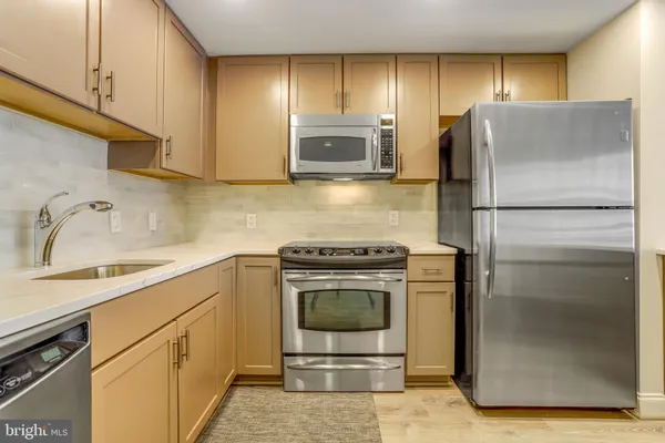 $2,850 | 1020 North Highland Street, Unit 905, Arlington, VA 22201