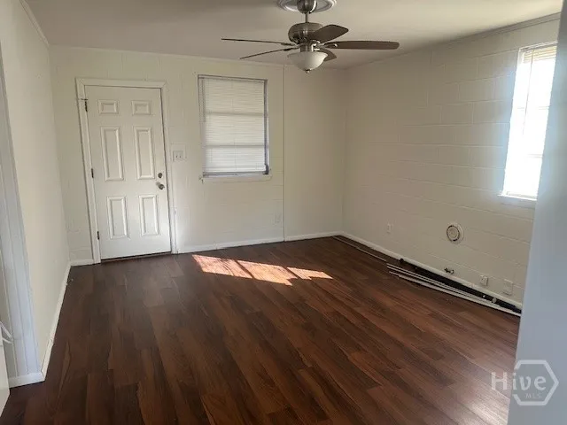 $1,400 | 513 Kentucky Avenue, Unit A, Savannah, GA 31404