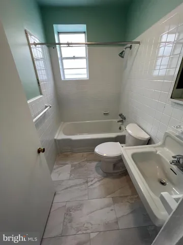 $2,700 | 30 West Abington Avenue, Philadelphia, PA 19118