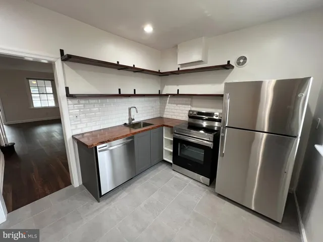 $2,700 | 30 West Abington Avenue, Philadelphia, PA 19118