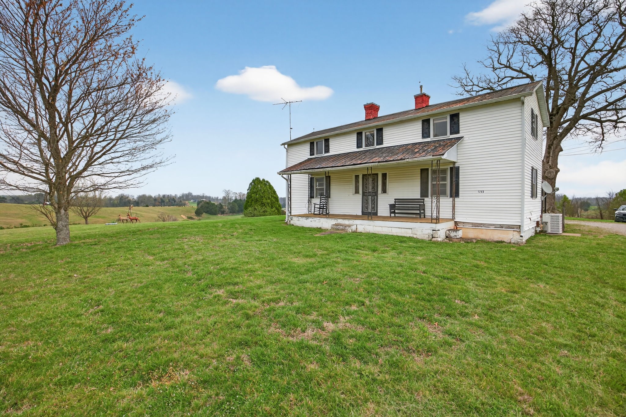 1298 South Bunker Hill Road Sparta, TN 38583 - Photo 1 of 35 a front view of house with yard and green space