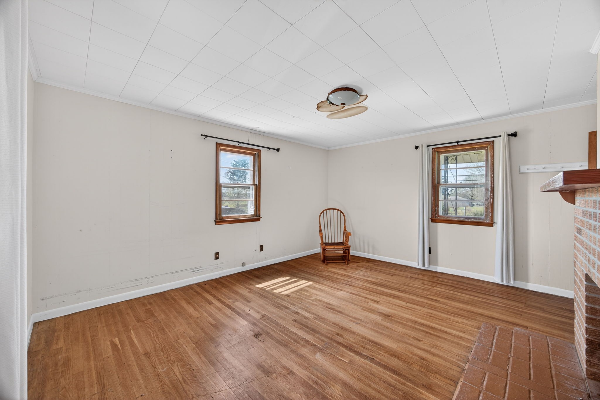 1298 South Bunker Hill Road Sparta, TN 38583 - Photo 13 of 35 a view of a livingroom with wooden floor and a window