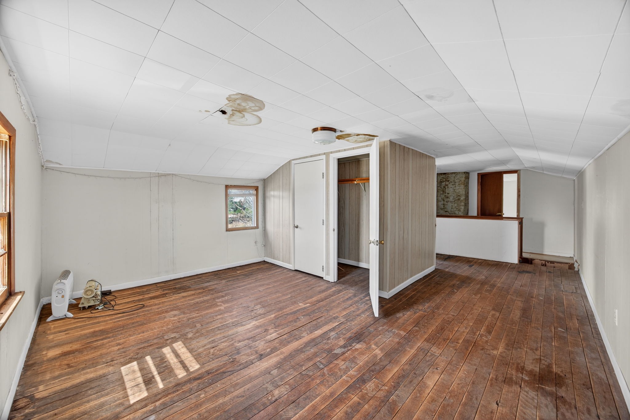 1298 South Bunker Hill Road Sparta, TN 38583 - Photo 15 of 35 a view of a livingroom with wooden floor and an empty space