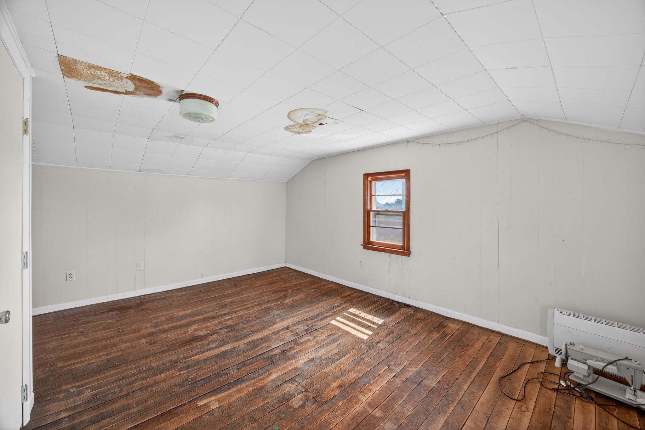 1298 South Bunker Hill Road Sparta, TN 38583 - Photo 16 of 35 a view of an empty room with wooden floor