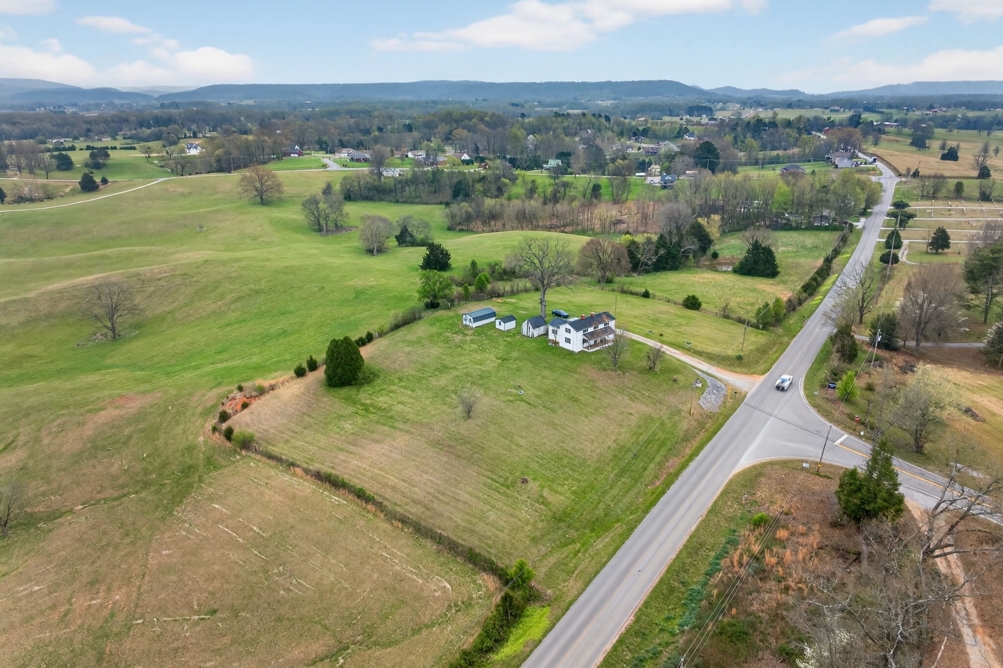 1298 South Bunker Hill Road Sparta, TN 38583 - Photo 27 of 35 an aerial view of a house