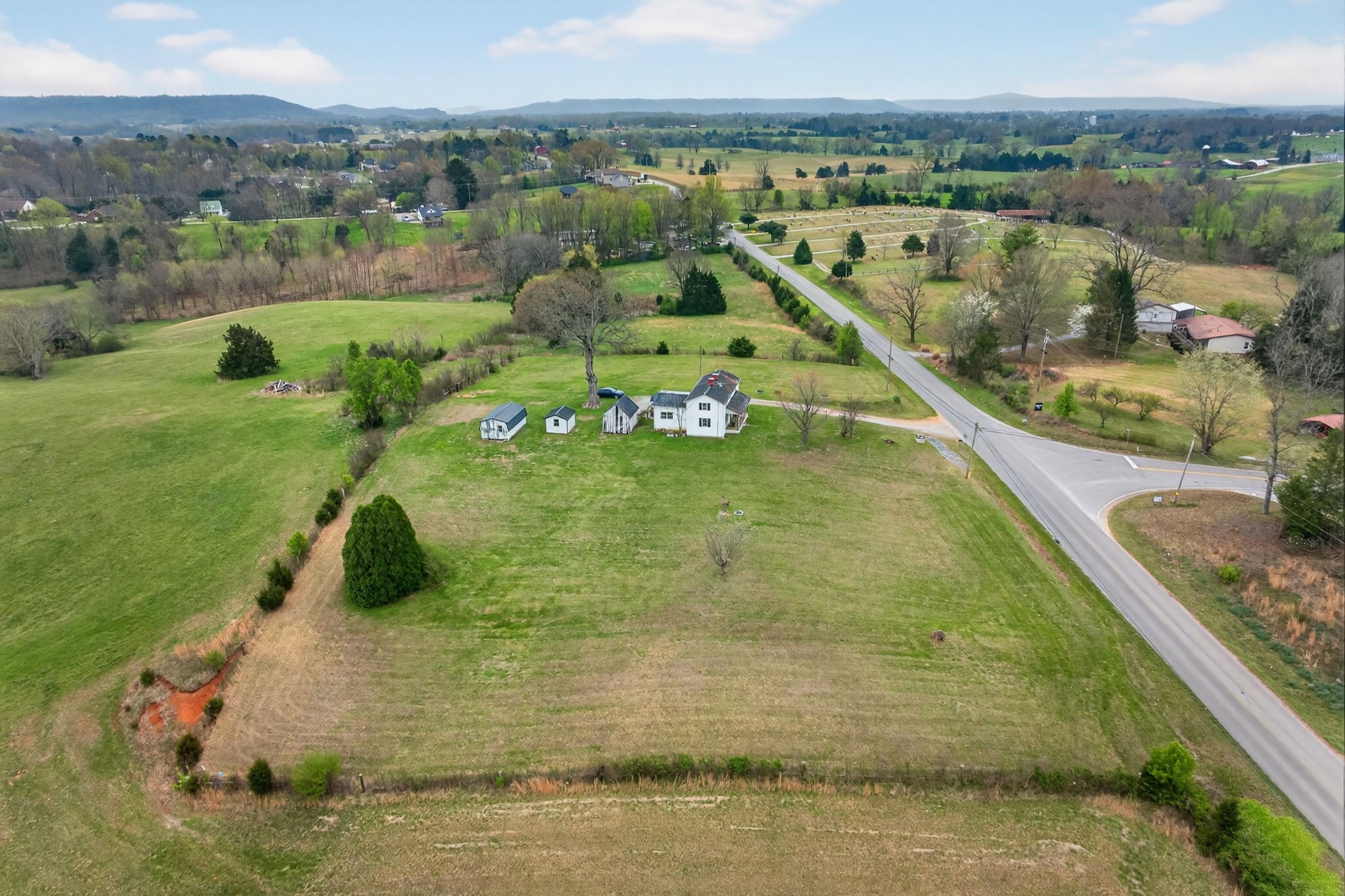1298 South Bunker Hill Road Sparta, TN 38583 - Photo 28 of 35 a view of a city from a balcony