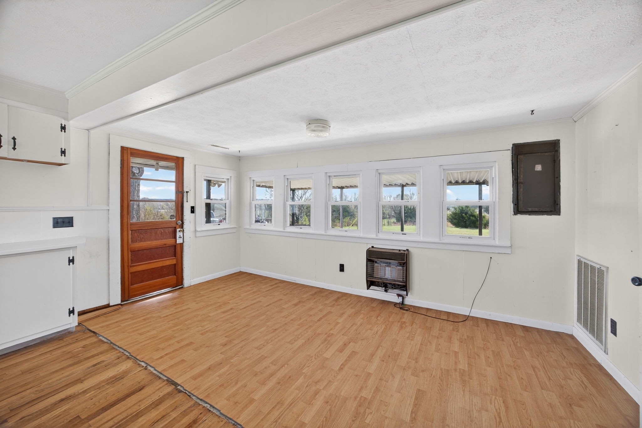1298 South Bunker Hill Road Sparta, TN 38583 - Photo 7 of 35 a view of empty room with wooden floor and window