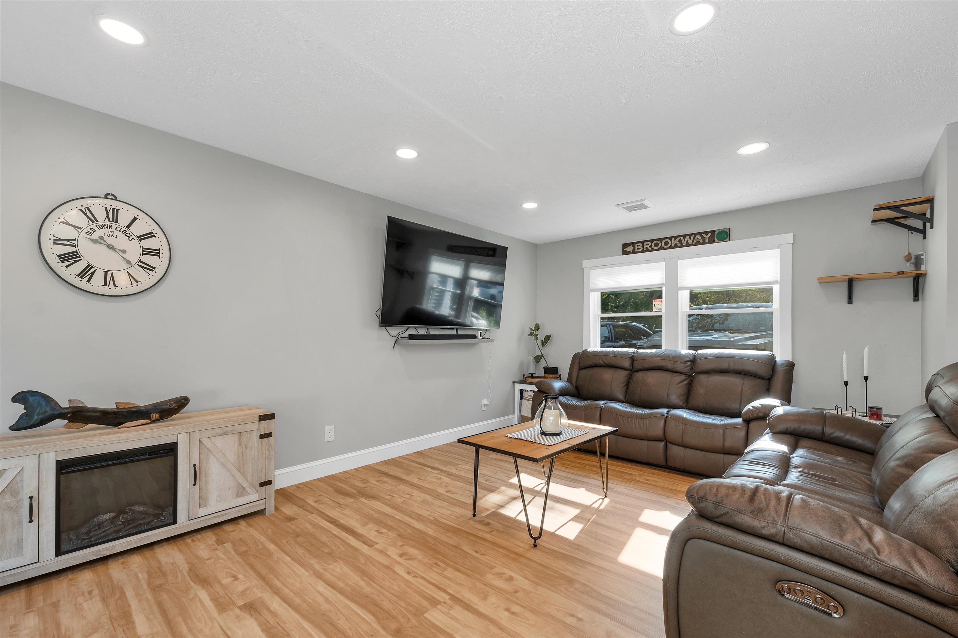 182 Eastern Avenue Rochester, NH 03867 - Photo 5 of 39