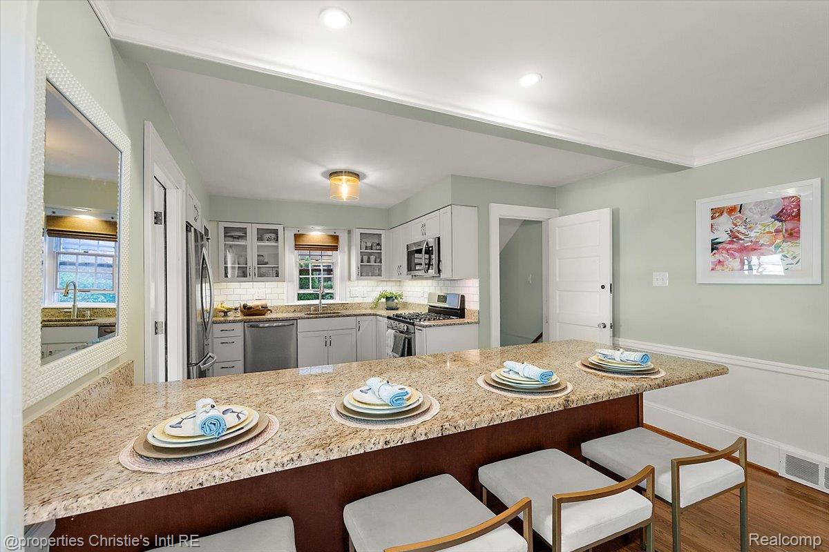 788 Rivard Boulevard Grosse Pointe, MI 48230 - Photo 9 of 32 32-788 Ricard -32.jpg
