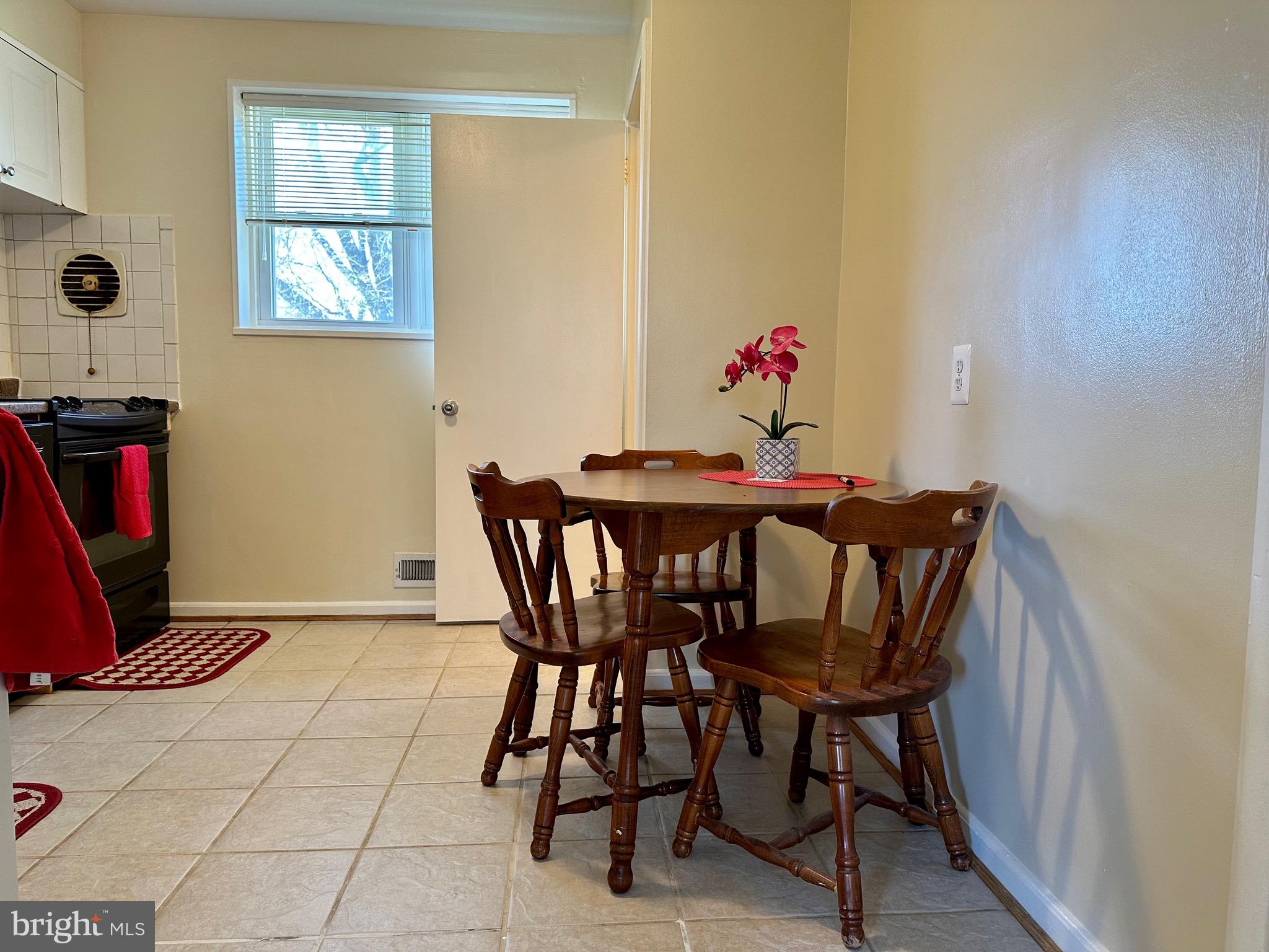 3525 Greenly Street Silver Spring, MD 20906 - Photo 13 of 24 EAT- IN KITCHEN