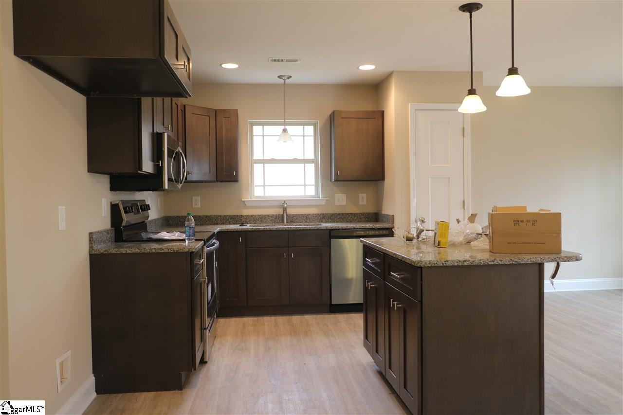 111 Hunter Ridge Court Boiling Springs, SC 29316 - Photo 2 of 23 Gallery Image 2