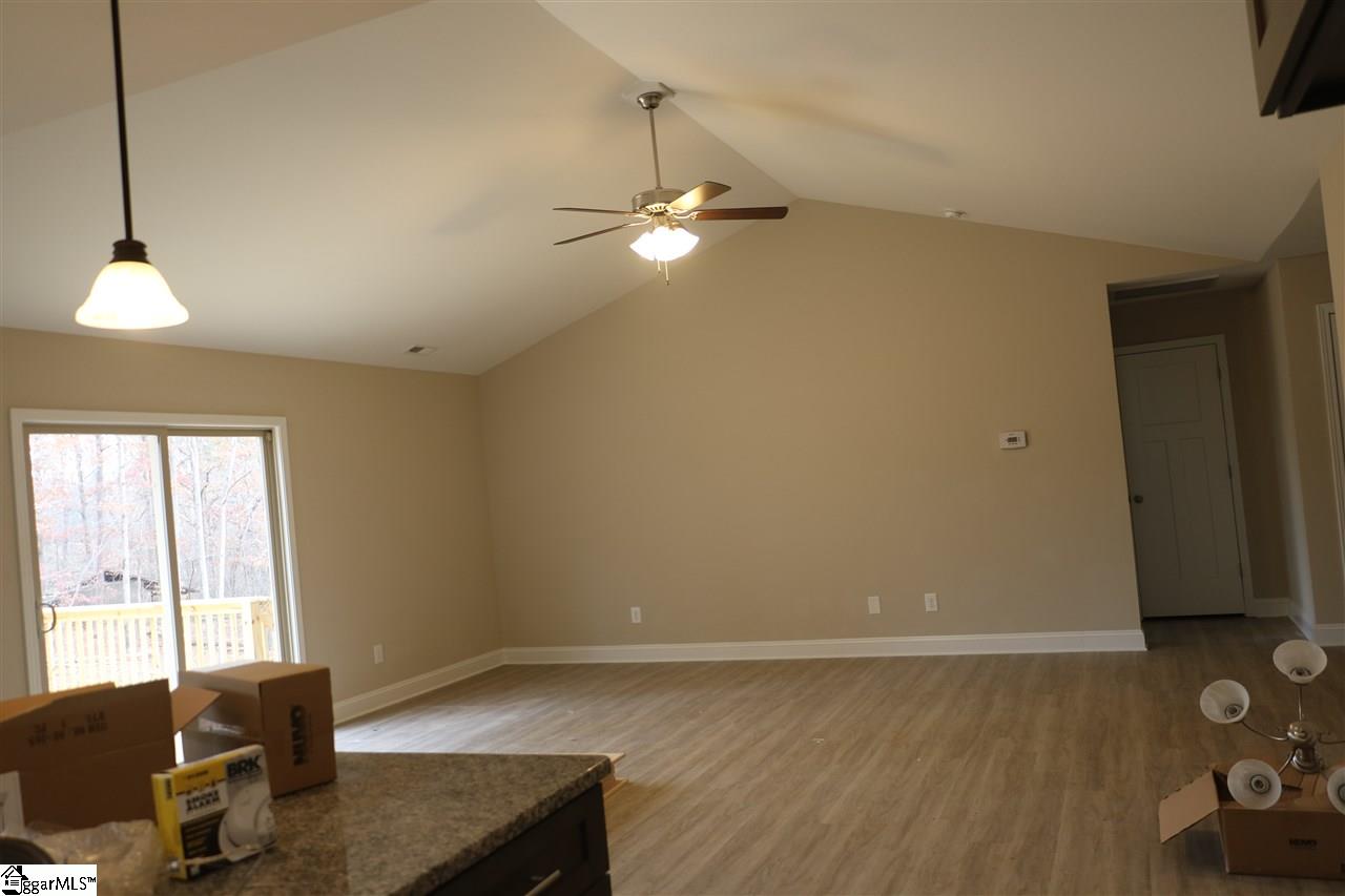 111 Hunter Ridge Court Boiling Springs, SC 29316 - Photo 3 of 23 Gallery Image 3