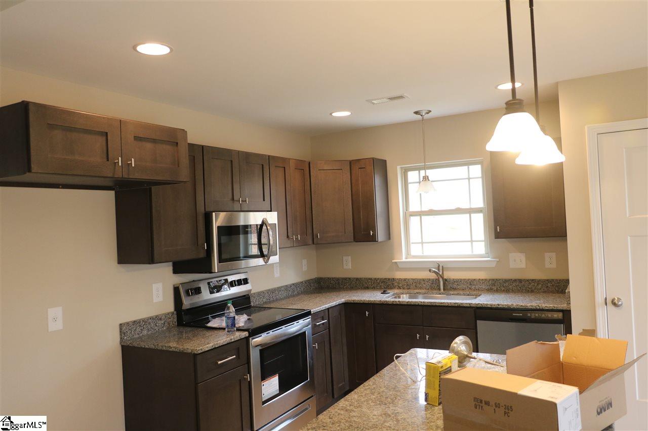 111 Hunter Ridge Court Boiling Springs, SC 29316 - Photo 6 of 23 Gallery Image 6