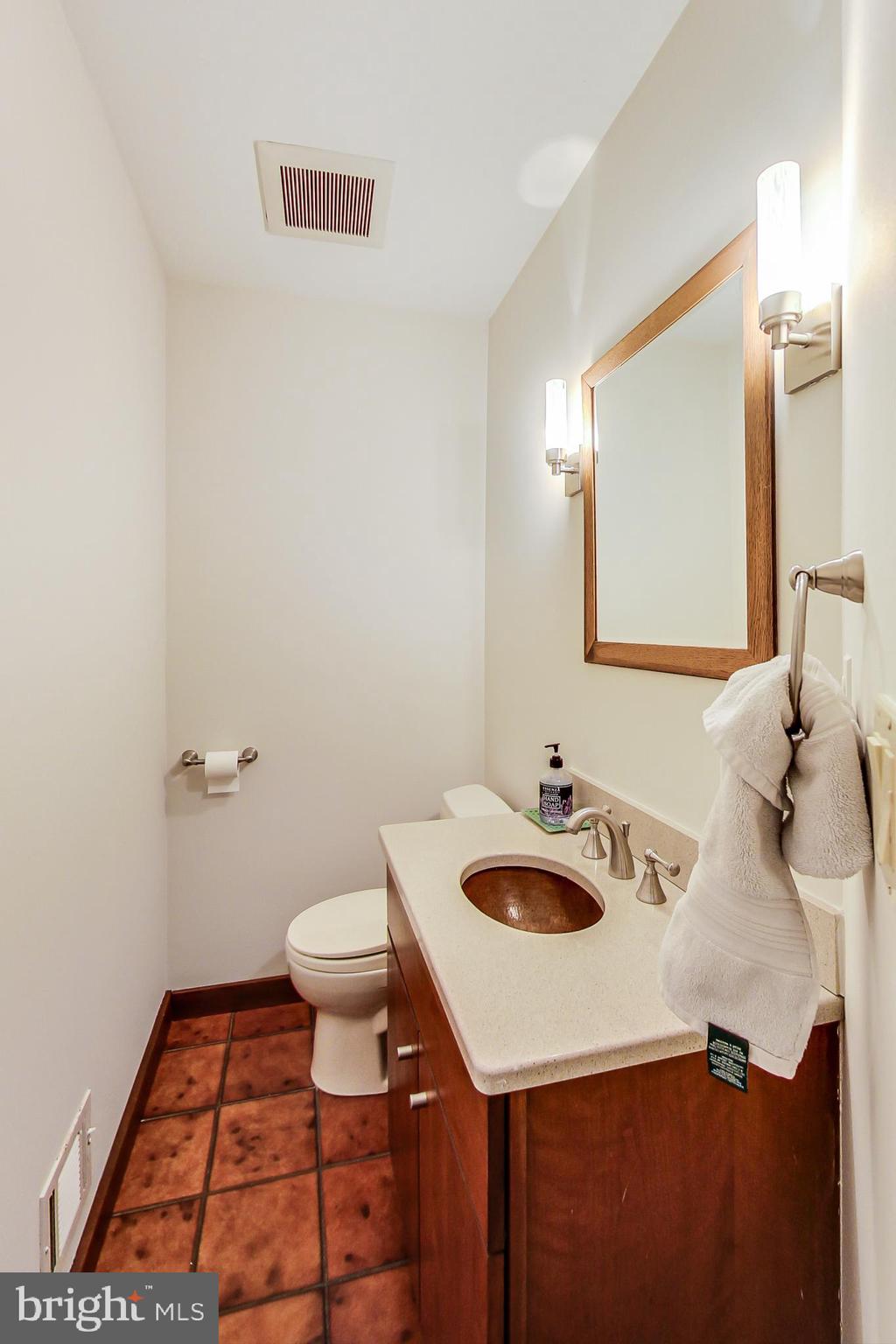 13 Barn Ridge Court Silver Spring, MD 20906 - Photo 18 of 57 Hall bath