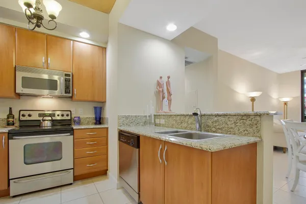 $3,300 | 801 South Olive Avenue, Unit 829, West Palm Beach, FL 33401