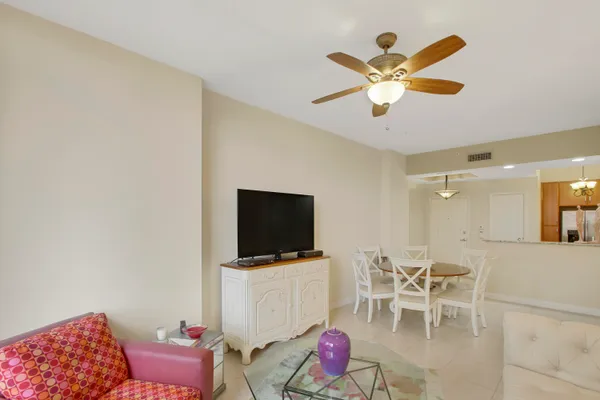 $3,300 | 801 South Olive Avenue, Unit 829, West Palm Beach, FL 33401