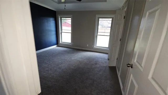 a view of empty room with a ceiling fan